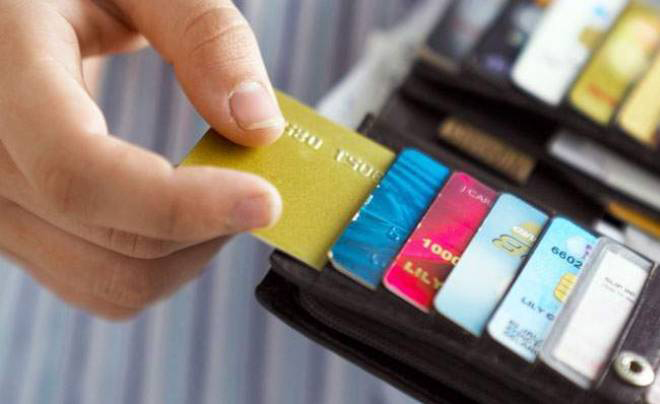 Phí thẻ tín dụng là gì?